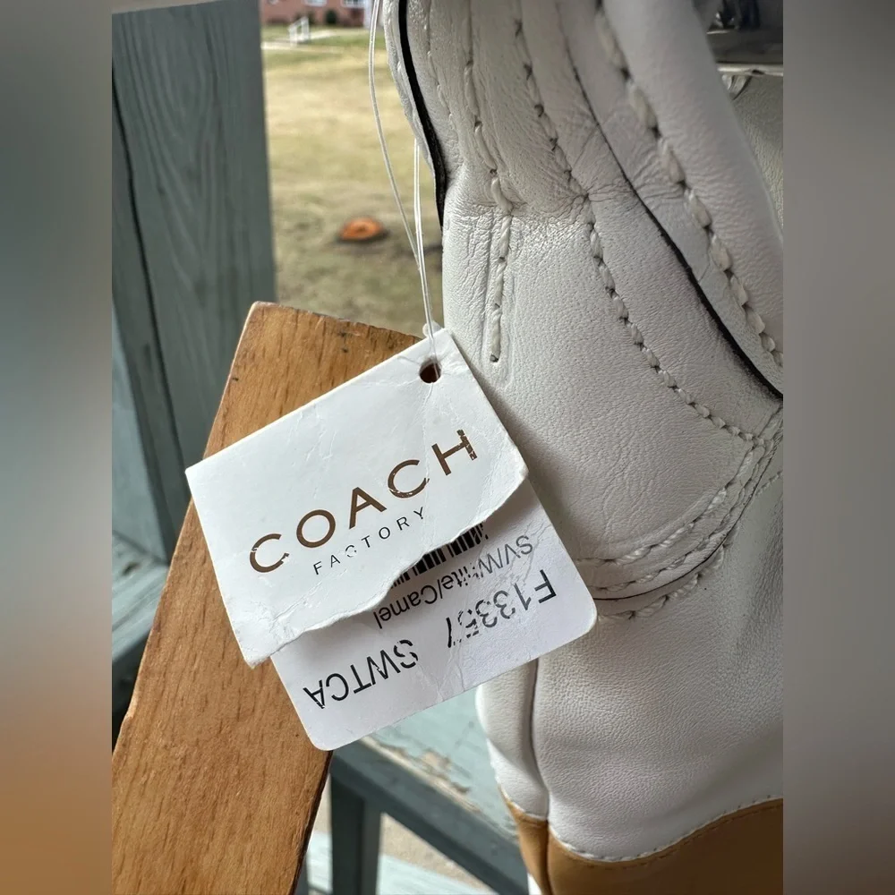 COACH Authentic Old Money Leather Rugby Duffle Bucket White Camel Purse F-13357